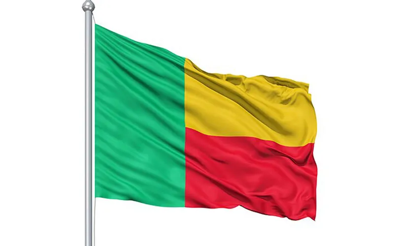 Le drapeau du Bénin / Domaine public