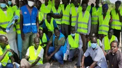 Le père Lazar Arasu avec les participants à la réunion de paix avec le HCR et d'autres dirigeants au Soudan du Sud. / Don Bosco Palabek Refugee Services