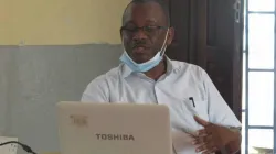 M. Lewis Msiyadungu s'exprimant lors du lancement du projet VIH/SIDA qui vise à réduire les infections chez les enfants nés avec le virus et les jeunes vivant avec lui au Malawi. / Diocèse catholique de Chikwawa.