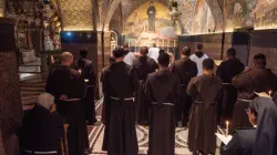 Procession quotidienne des frères franciscains de la Custodie de Terre Sainte (Calvaire, chapelle latine), église du Saint-Sépulcre, Jérusalem. 9 octobre 2023. | Crédit photo : Marinella Bandini / 