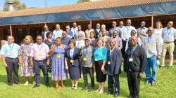 Mgr Joseph Mary Kizito avec les secrétaires généraux, les coordinateurs des commissions Justice et Paix et les responsables des migrants et des réfugiés de huit pays de la réunion interrégionale des évêques d'Afrique australe (IMBISA). Crédit : Brenda Gwasira, chargée de programmes / 