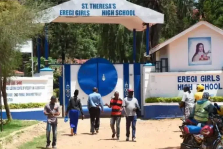 L'entrée du lycée de filles St. Theresa's Eregi, dans le diocèse catholique de Kakamega, au Kenya. / 