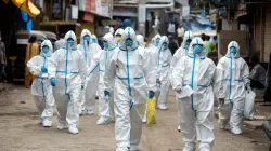 Les travailleurs de la santé arrivent à un camp de contrôle à Malad, en Inde, le 25 juin 2020. Manoej Paateel/Shutterstock / 