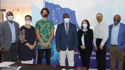 Des représentants du Trocaire, de Concern Worldwide, de GOAL, de l'UE, d'Irish Aid, ainsi que des fonctionnaires des gouvernements d'Irlande et de Sierra Leone posent pour une photo lors du lancement de l'initiative "Team Europe". / Trocaire