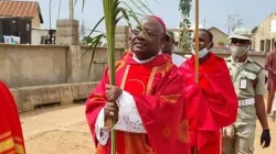 Mgr Ignatius Kaigama lors de la procession du dimanche des Rameaux à la paroisse St. Michael de l'archidiocèse d'Abuja. Crédit : Archidiocèse d'Abuja/Facebook / 