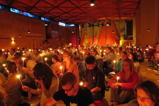 Une réunion de prière organisée par la communauté de Taizé. | Crédit : Christian Pulfrich, CC BY-SA 4.0 DEED, Wikimedia