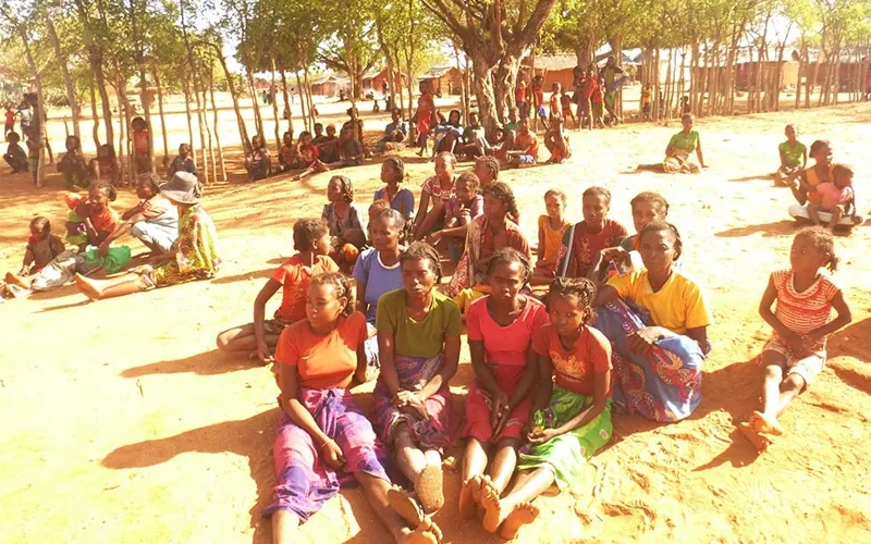 Quelques personnes déplacées par le cyclone Batsirai. Crédit : Caritas Madagascar / 