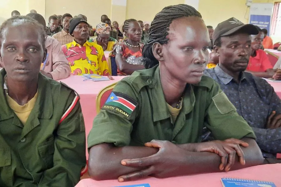 Quelques participants au dialogue civil-militaire des 26 et 27 mai dans le comté de Yei River, dans l'État d'Équatoria central (CES).