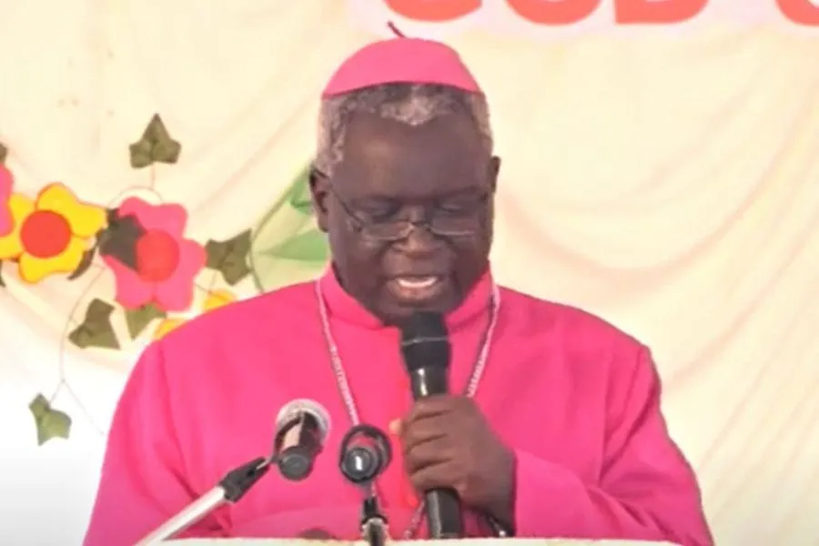 Capture d'écran de Mgr Philip Anyolo lors de la célébration eucharistique du 22 juin et de la cérémonie de remise des prix à l'école Holy Innocent Tassia. Crédit : Capuchin TV / 