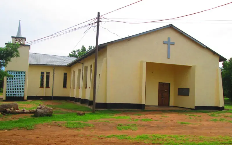 La paroisse St Micheal dans le diocèse catholique de Chikwawa au Malawi.
Le Nonce apostolique au Burkina et au Niger dévoile la pancarte portant la rue du Pape Benoît XVI dans la capitale du Burkina Faso, Ouagadougou/ Crédit : P. Paul Dah