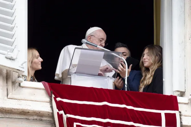 Le Pape François s'inscrit aux Journées Mondiales de la Jeunesse 2023 à la fin de son discours de l'Angélus, le 23 octobre 2022. | Vatican Media