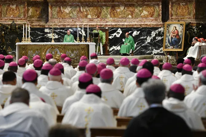 Le cardinal de Myanmar Charles Maung Bo célèbre la messe dans la basilique Saint-Pierre le lundi 23 octobre 2023. | Crédit : Vatican Media