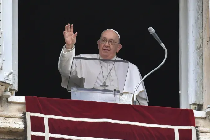 Le pape François prie l'Angélus le 7 janvier 2024 et propose aux pèlerins rassemblés sur la place Saint-Pierre une réflexion sur le baptême. | Vatican Media