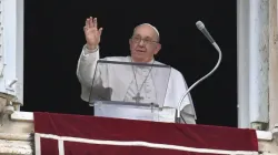 Le pape François prie l'Angélus le 7 janvier 2024 et propose aux pèlerins rassemblés sur la place Saint-Pierre une réflexion sur le baptême. | Vatican Media / 