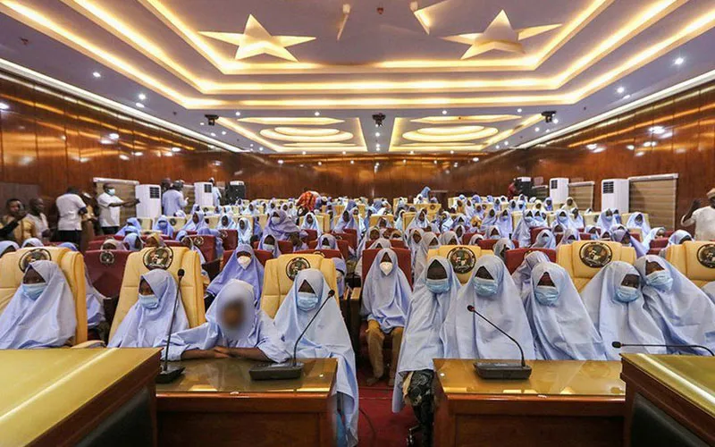 Les filles de Zamfara reçues dans un bâtiment du gouvernement après leur libération Photo de courtoisie