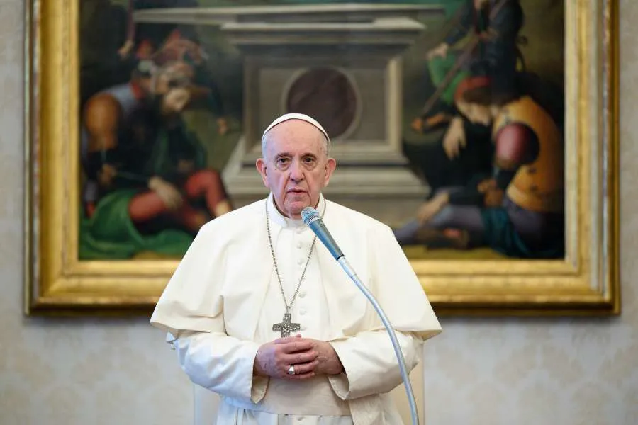 Le pape François lors de son audience générale dans la bibliothèque du Palais Apostolique le 4 novembre 2020. Vatican Media