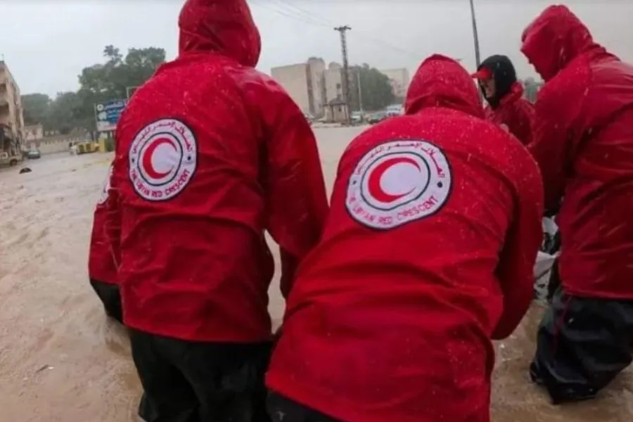 L'équipe du Croissant-Rouge soutient les personnes touchées par les inondations en Libye. Crédit : Croissant-Rouge libyen / 