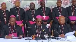 Capture d'écran des membres de la Conférence des évêques catholiques du Kenya (KCCB) lors d'une conférence de presse. Crédit : KCCB / 