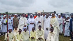 Mgr Ignatius Ayau Kaigama après la messe dans la zone pastorale du Saint-Esprit de l'archidiocèse d'Abuja. Crédit : Archidiocèse d'Abuja / 