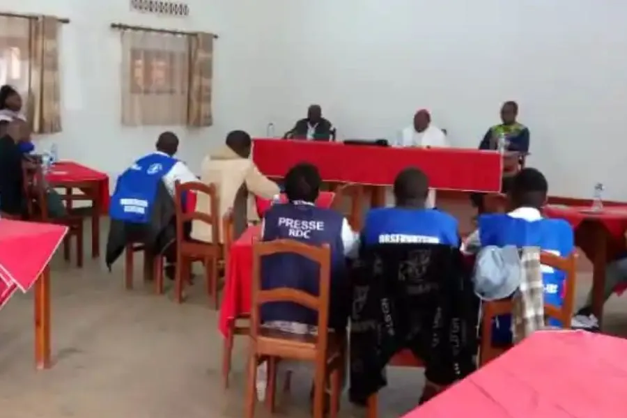 Mgr Melchisedec Sikuli Paluku, évêque du diocèse catholique de Butembo-Beni, s'adressant aux observateurs électoraux. Crédit : Radio Moto