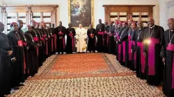 Le Pape François avec des membres de la Conférence épiscopale nationale du Cameroun (NECC). Crédit : Vatican Media / 