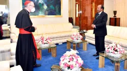 Le Cardinal Pietro Parolin avec le Président du Cameroun, Paul Biya, lors d'une audience au Palais de l'Unité le 29 janvier 2021 / Présidence de la République du Cameroun (PRC)