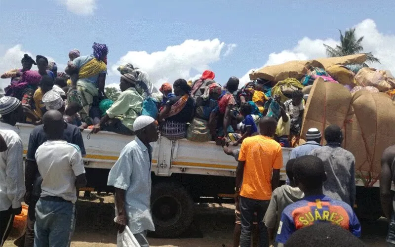 Les familles fuyant la violence dans la province de Cabo Delgado au Mozambique. Aide à l'Église en détresse (AED International)