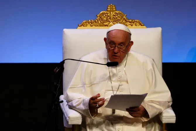 Le pape François s'exprime lors de la session de clôture de la Rencontre Méditerranéenne à Marseille, France, le 23 septembre 2023. | Crédit photo : Daniel Ibañez/CNA