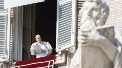 Le Pape François prononce le discours de l'Angélus le 1er novembre 2020. / Daniel Ibáñez/CNA.