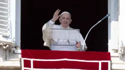 Le pape François prononce son discours de l'Angélus au Vatican, le 6 mars. 6, 2022. Vatican Media. / 