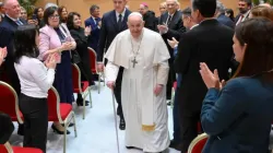 Le pape François rencontre les participants au séminaire sur l'éthique de la gestion des soins de santé, le 30 novembre 2023. | Crédit : Vatican Media / 