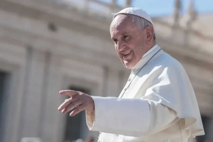 Le pape François sur la place Saint-Pierre, le 22 octobre 2016. Crédit : Mazur/catholicnews.org.uk. null