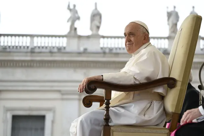 Le pape François préside son audience générale hebdomadaire sur la place Saint-Pierre au Vatican, le 18 octobre 2023. | Crédit : Vatican Media / 