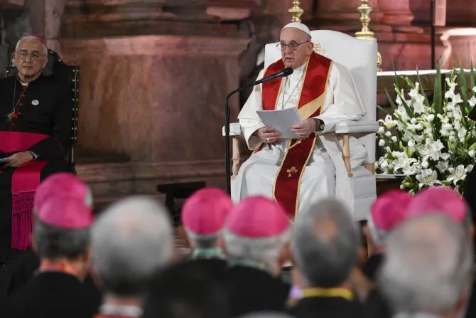 Le pape François prononce l'homélie des vêpres au monastère de Jerónimos à Lisbonne, Portugal, le 2 août 2023. | Crédit : Vatican Media