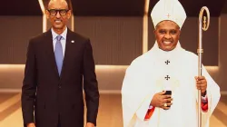 Le président Paul Kagame et le cardinal Antoine Kambanda lors de la messe d'action de grâce célébrée à Kigali le dimanche 6 décembre. / 