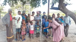 Les habitants du village de Ngwa-ngwa, près de Rundu, en Namibie, ont accès à de l'eau propre grâce au financement des missions salésiennes. Crédit : Salesian Missions / 