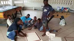 Au Bénin, le centre salésien Mamma Margherita lance un cours d'initiation à l'art pour les enfants des rues du marché en plein air de Dantokpa. Crédit : Missions salésiennes / 