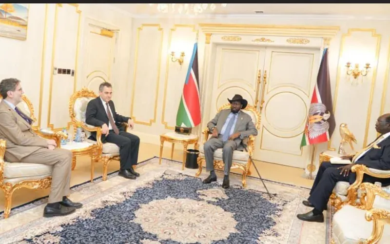 Le président Salva Kiir Mayardit avec les membres de la délégation de la communauté Sant'Egidio, conduite par son secrétaire général, le Dr Paolo Impagliazzo et le professeur Andrea Bartholi.