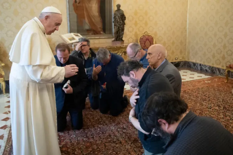 Le pape François rencontre une délégation du diocèse de Huarí, Pérou, le 6 mai 2021 / Vatican Media