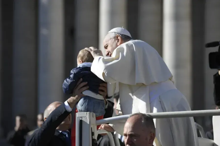 L'audience générale du pape François sur la place Saint-Pierre, le 27 avril 2022. Vatican Media.