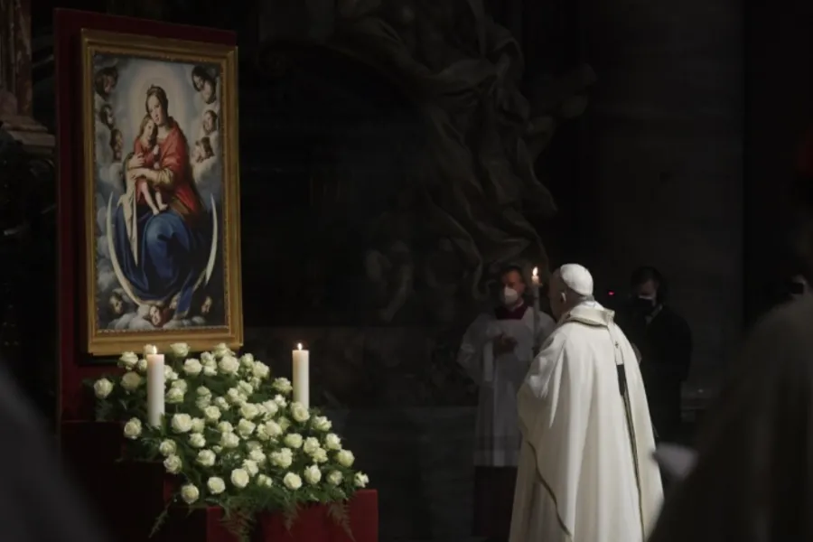 Le pape François célèbre la messe dans la basilique Saint-Pierre le 2 février 2021. Vatican Media.