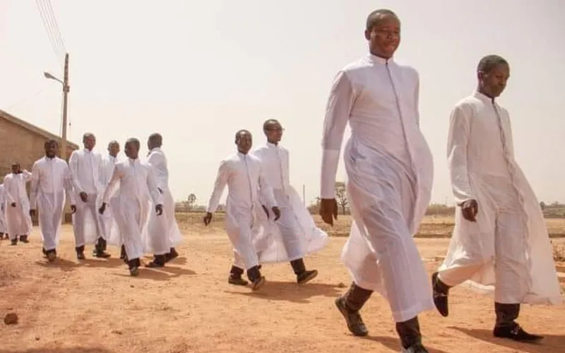 32 grands séminaristes catholiques qui avaient été enlevés le vendredi 8 avril dernier avec leur chauffeur dans le diocèse de Mamfe au Cameroun ont été libérés. Crédit : Diocèse de Mamfe / 