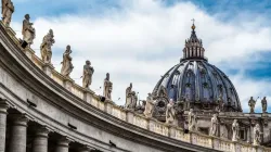 La place Saint-Pierre, Cité du Vatican. Shutterstock / 