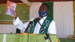 Le père Henry Chinkanda pendant la messe à la cathédrale Saint-Pierre du diocèse de Mzuzu Dimanche 4 octobre / Domaine public