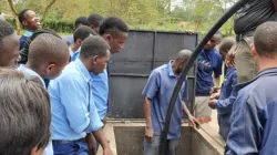 Initiative pour l'eau propre à l'Institut international Don Bosco Kilimandjaro de Tanzanie pour les télécommunications, l'électronique et l'informatique dans l'archidiocèse d'Arusha. / Missions salésiennes