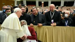 Le Pape François rencontre les Missionnaires de la Miséricorde au Vatican le 25 avril 2022. Crédit : Vatican Media / 