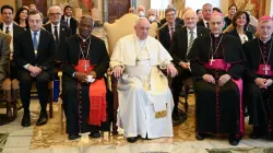 Le pape François rencontre les participants à la réunion plénière de l'Académie pontificale des sciences sociales au Vatican, le 29 avril 2022. Vatican Media. / 