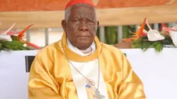 Le feu archevêque émérite de l'archidiocèse de Douala au Cameroun, le cardinal Christian Tumi, qui a été enterré le 20 avril 2021. / 