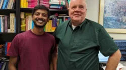 Joel Mathew, à gauche, et Ulf Hermjakob, chercheurs à l'Institut des sciences de l'information de l'Université de Californie du Sud. | Photo de courtoisie / 