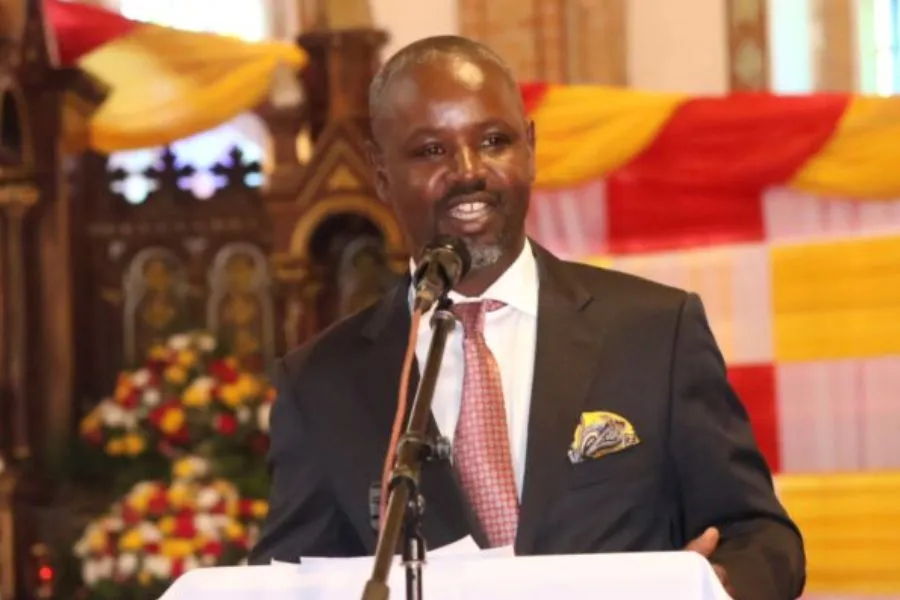 L'honorable Thomas Tayebwa s'adressant aux journalistes lors de la 57e Journée mondiale de la communication (JMC) qui s'est tenue à la cathédrale St. Mary's Lubaga de l'archidiocèse de Kampala. Crédit : Uganda Catholics Online